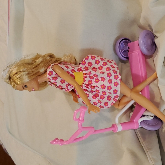 Barbie Scooter & Doll - Picture 3 of 4